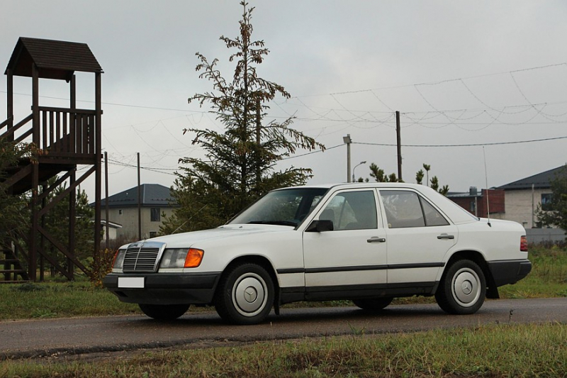 Когда трава была зеленее: тест-драйв Mercedes-Benz W124