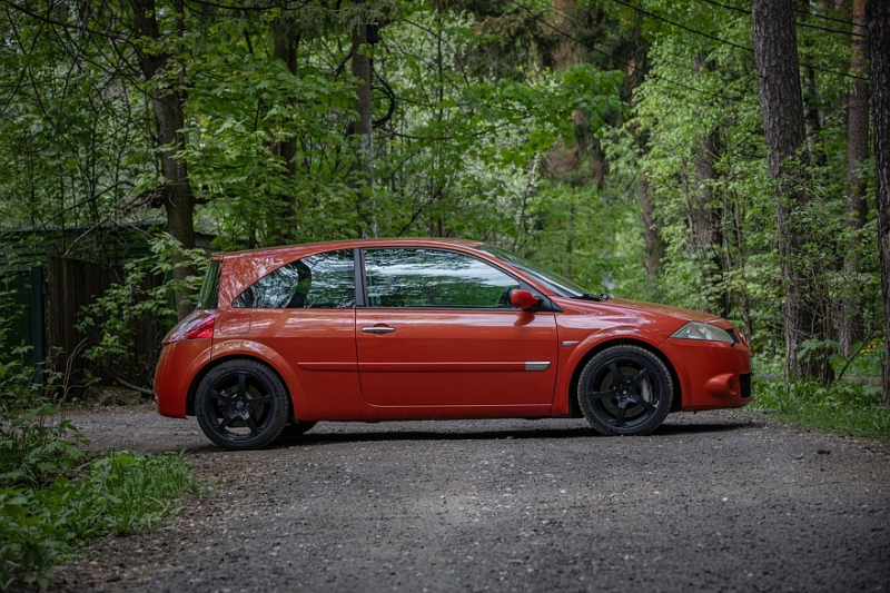 Ну и кто кого разделал? Опыт владения Renault Megane II Sport