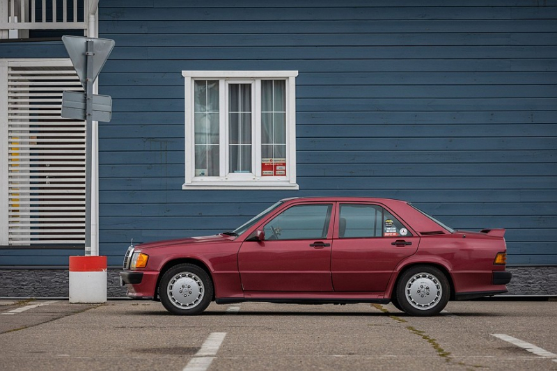 Спорт, британский мотор и активная подвеска: опыт владения Mercedes-Benz 190E 2.5-16 Cosworth