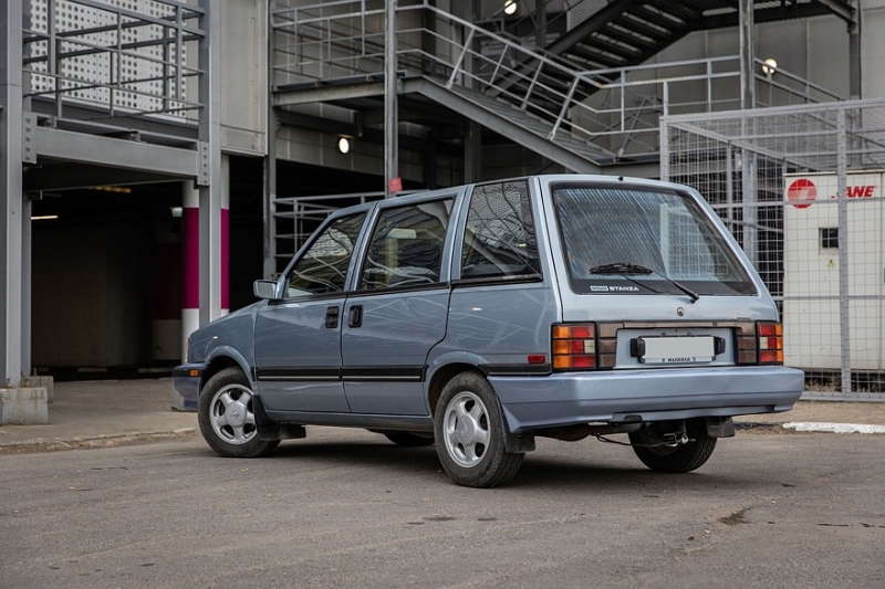 Кузов без центральной стойки и сдвижные двери: опыт владения Nissan Stanza Wagon 1986 года