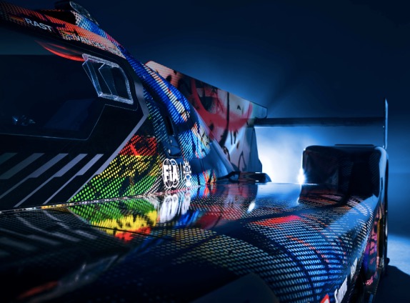 Ле-Ман: В BMW представили яркий M Hybrid V8 Art Car