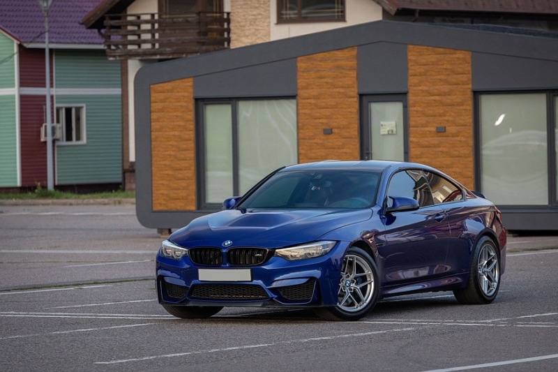 Карбоновый кардан, 460 сил и хлипкая подвеска: опыт владения BMW M4 CS I F82