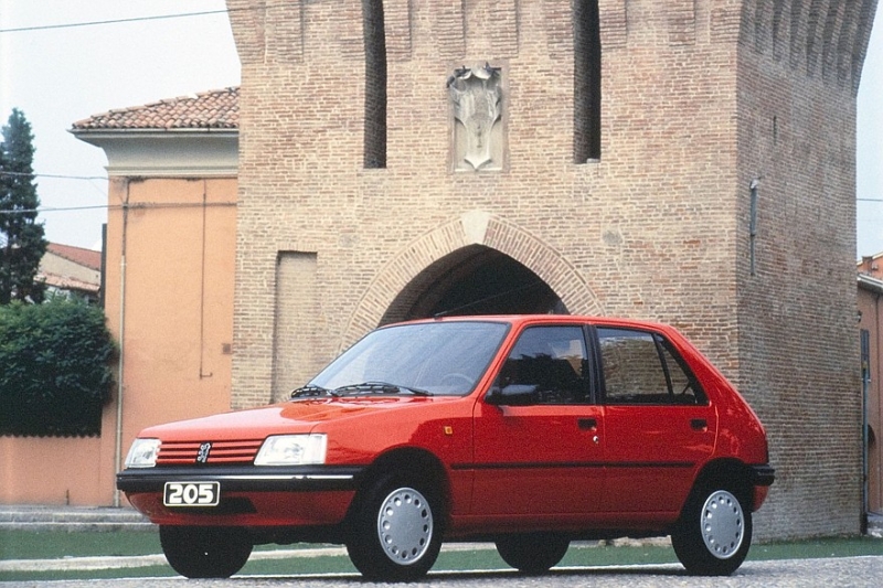 Львёнок-рекордсмен: почему Peugeot 205 был одним из лучших в своём классе