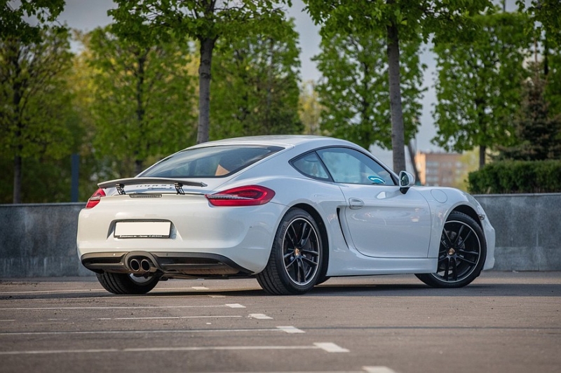 Две двери, два места и строгие правила клуба: опыт владения Porsche Cayman S (981)