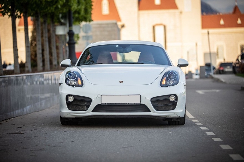 Две двери, два места и строгие правила клуба: опыт владения Porsche Cayman S (981)