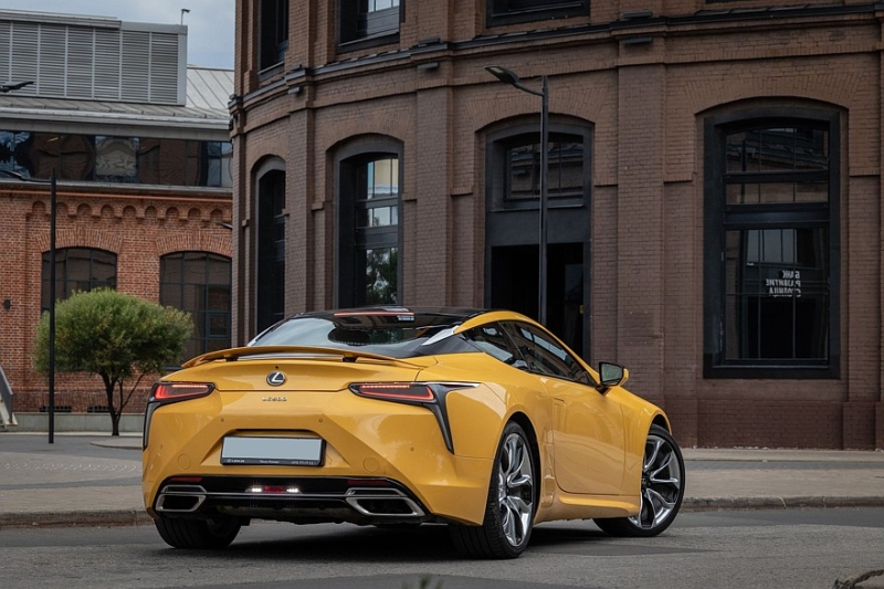 Спорткар как первая машина: опыт владения Lexus LC 500