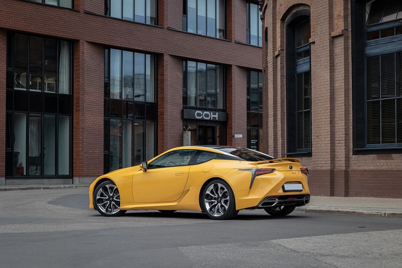 Спорткар как первая машина: опыт владения Lexus LC 500